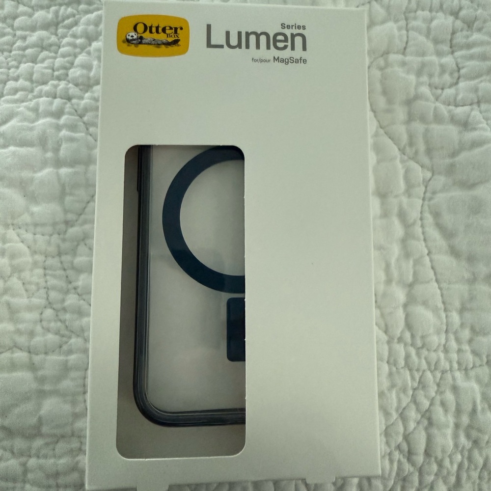 Lumen MagSafe OtterBox case iPhone 15 Pro